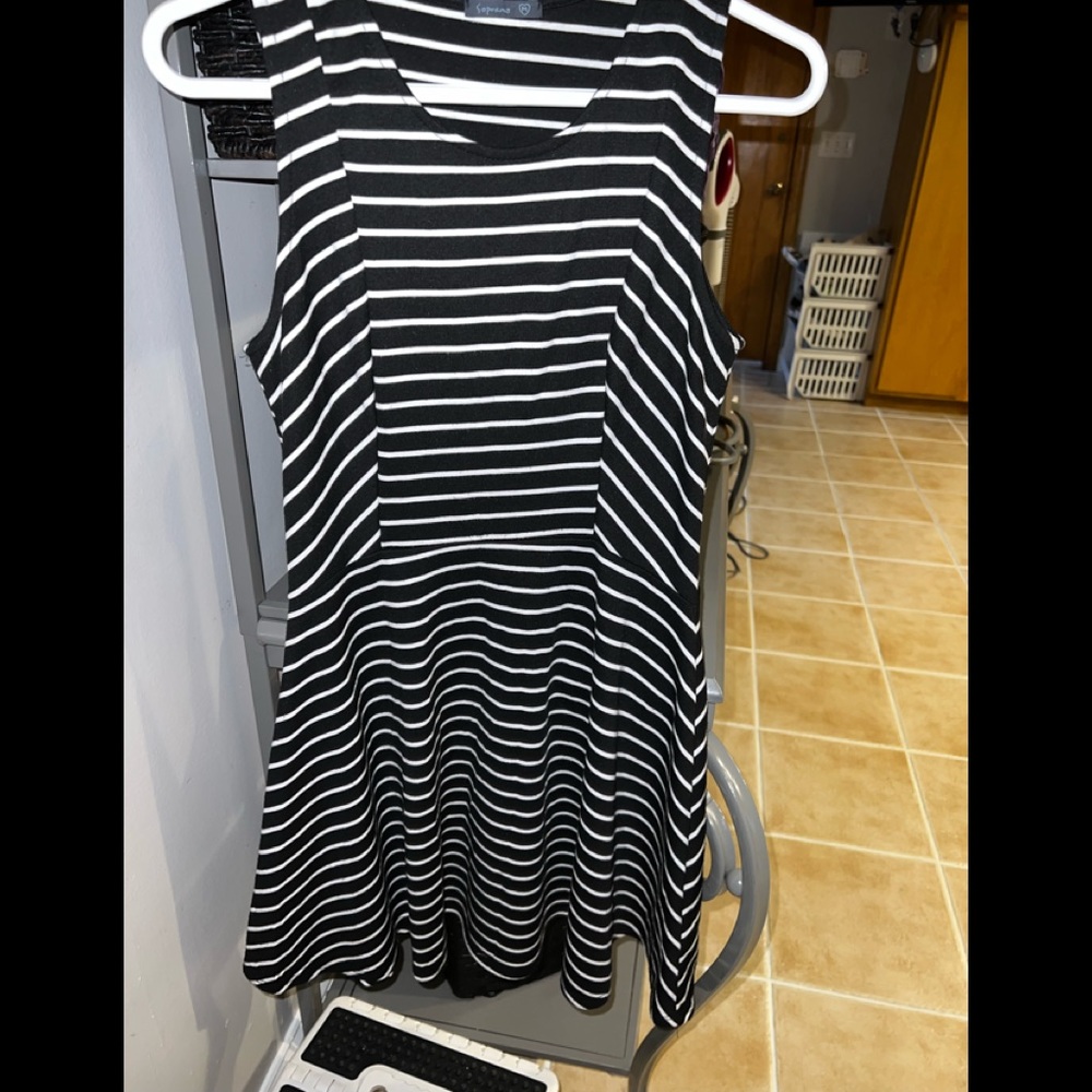 Juniors Soprano‎ dress, size medium black/white pre-worn